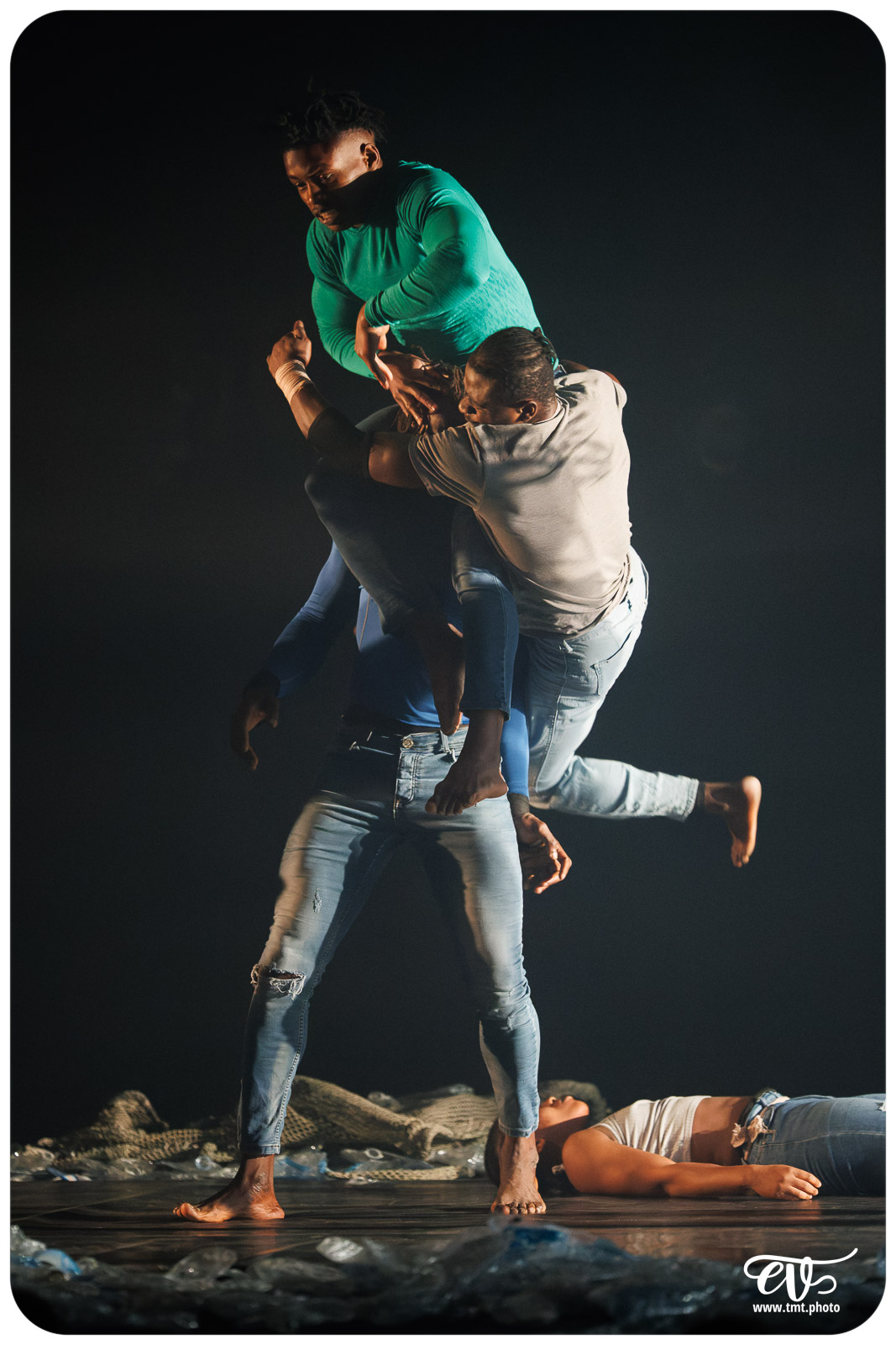 YÉ ! (L'EAU) (CIRCUS BAOBAB)